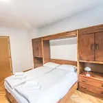 Kirsche - 85 Sqm - Free Parking شقة *