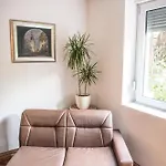 Kirsche - 85 Sqm - Free Parking شقة