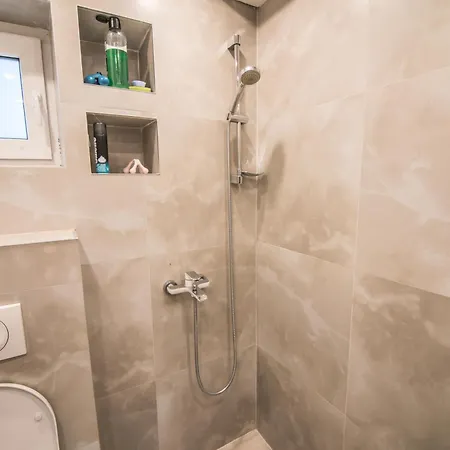 Kirsche - 85 Sqm - Free Parking Lägenhet