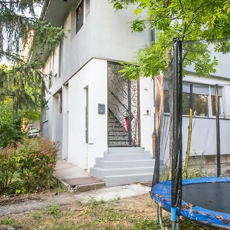 Kirsche - 85 Sqm - Free Parking Lägenhet