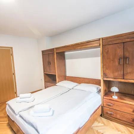 Kirsche - 85 Sqm - Free Parking Lägenhet *
